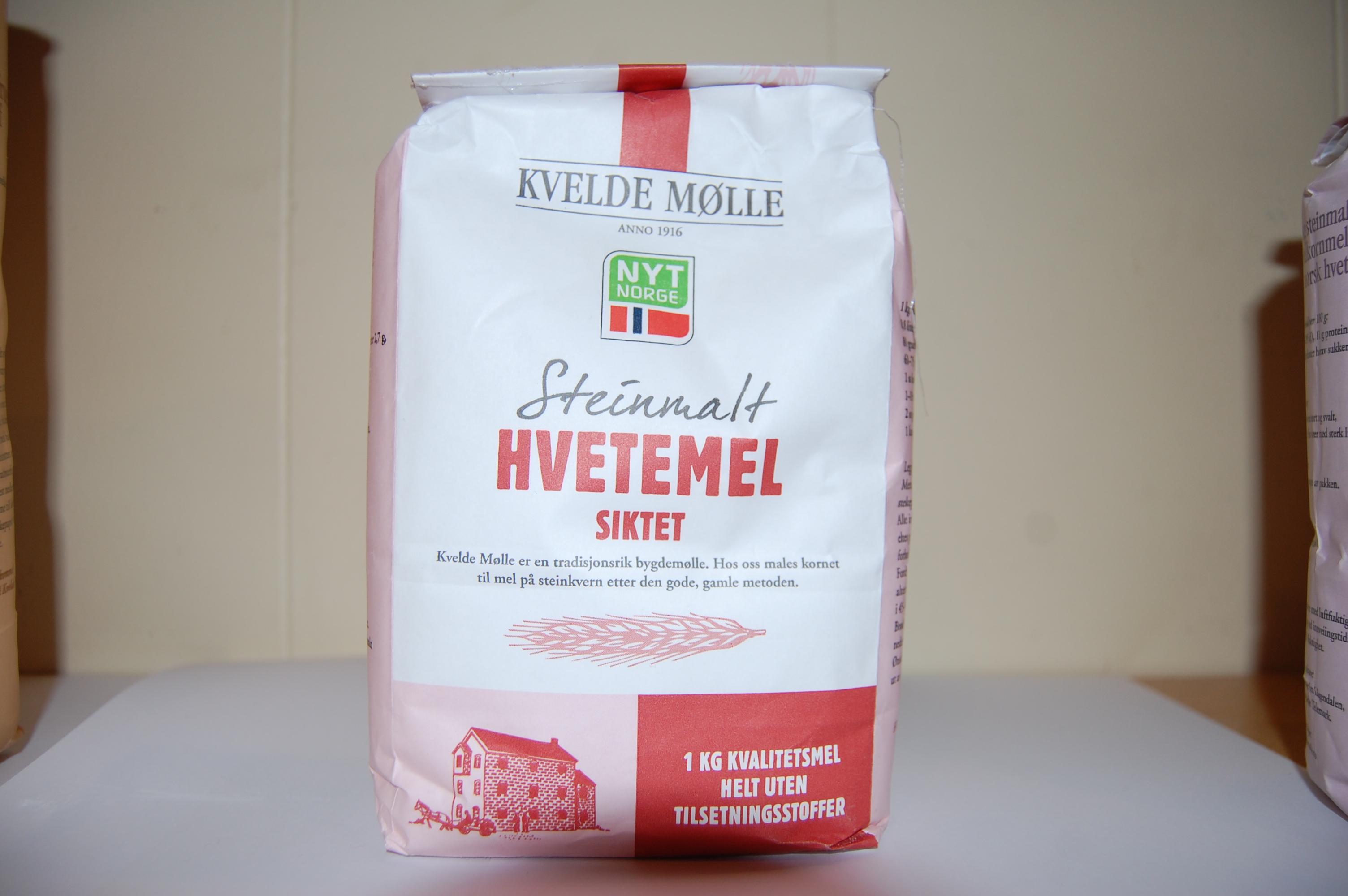 Illustrasjonsbilde - Hvetemel 1 kg, Kvelde Mølle