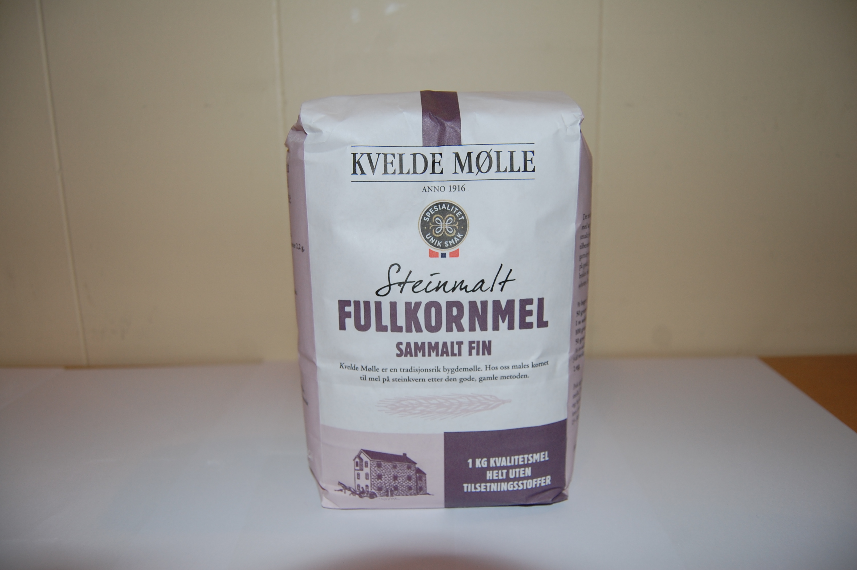 Illustrasjonsbilde - Fullkornmel 1 kg, Kvelde Mølle